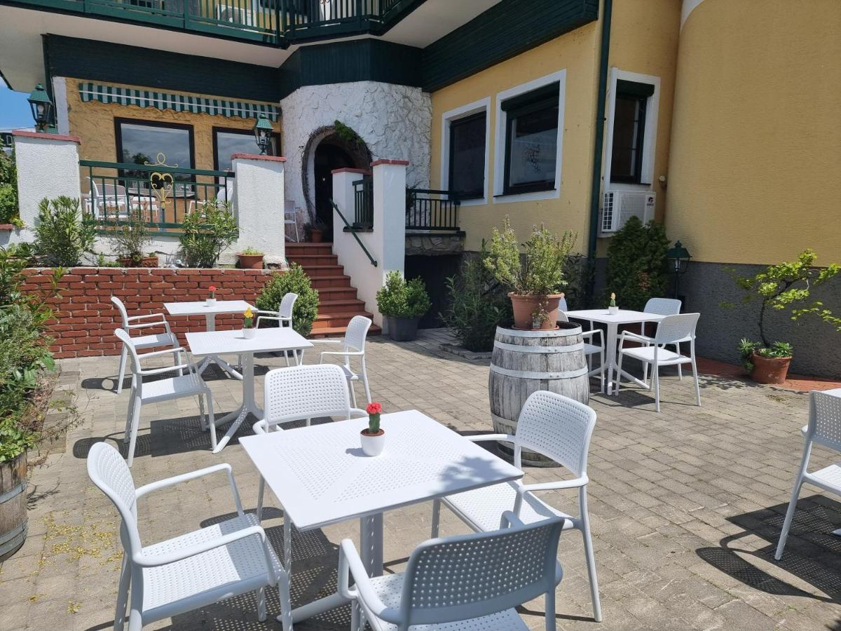 Landgasthof Zur Goldenen Traube Podersdorf am See Luaran gambar