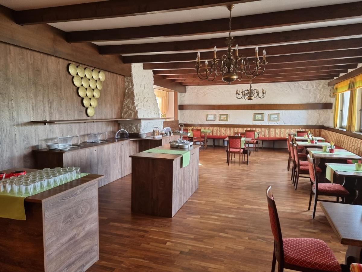 Landgasthof Zur Goldenen Traube Podersdorf am See Luaran gambar